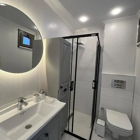 Elegant 2-br Upper Floor Near Sarimsakli Beach-5 아파트 Ayvalı